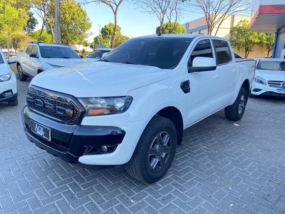 FORD RANGER 2.2 XLS 4X4 CD 16V DIESEL 4P AUTOMÁTICO